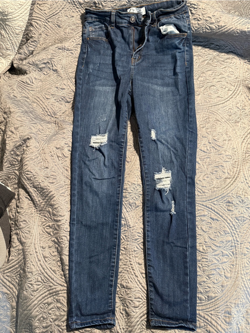 Wax Jean Women’s Dark Blue Distressed Skinny Jeans Size Medium.